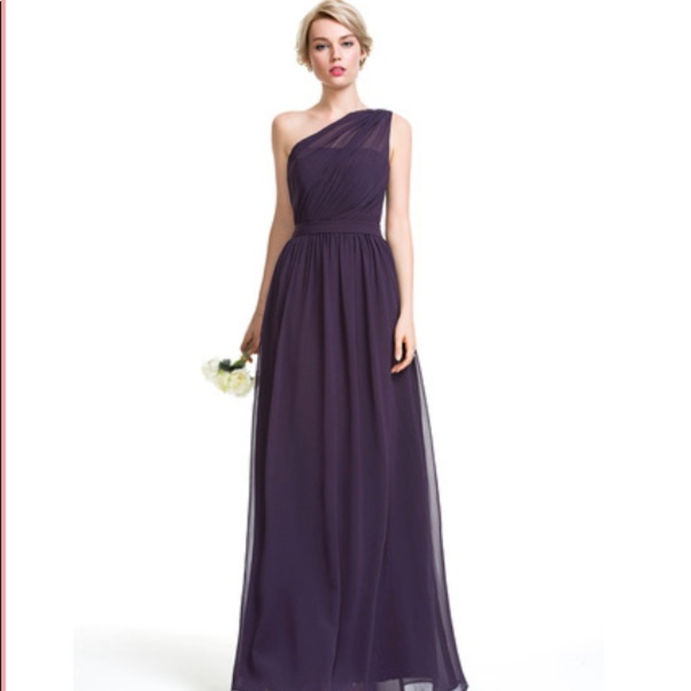 Hunter green bridesmaid’s dress